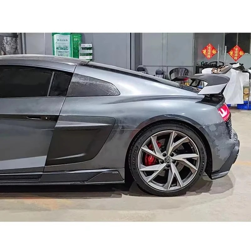 High Quality Fast Delivery Whole Sale Price Dry Carbon Fiber Side Vents Body Kits for  R8